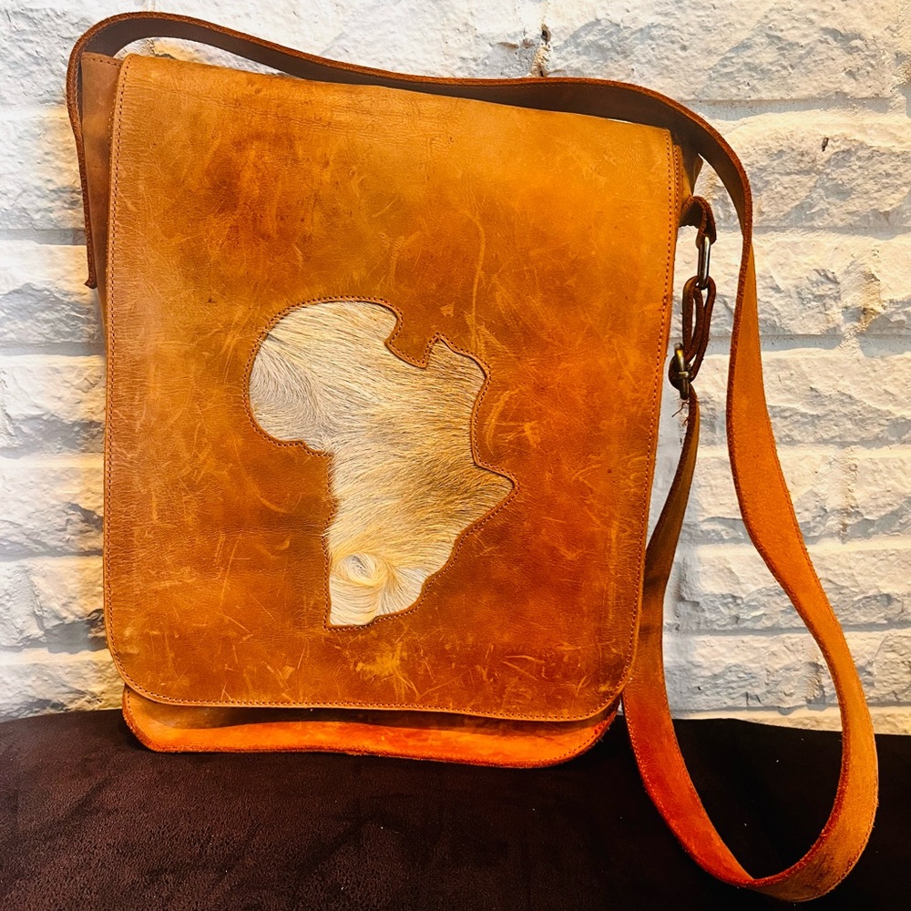 Africa Inlay Leather Messenger Bag – Chestnut Brown